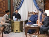 الجامعة الإسلامية بإندونيسيا تمنح شيخ الأزهر الدكتوراه الفخرية