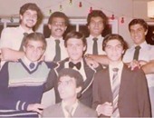 عمرو دياب ينشر صورة مع فريق " الديفيلز" من الثمانينات