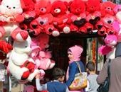 البهجة والألوان والقلوب الحمراء تطغى على "بغداد" فى عيد الحب