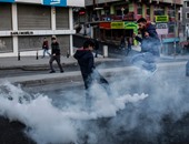 بالصور.. الشرطة التركية تطلق قنابل الغاز على متظاهرين ضد حكومة أردوغان