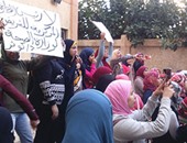 طلاب معهد الفنى الصحى بالإسكندرية يواصلون تظاهراتهم لليوم الرابع على التوالى