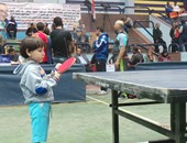 بالصور.. طفل 4 سنوات يشارك كأصغر لاعب فى بطولة تنس الطاولة بأسوان