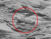 علماء يرصدون جسما غريبا على المريخ يشبه تابوت المومياء الفرعونية