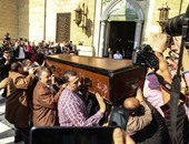 جثمان هيكل يغادر مسجد الحسين متجهاً لمقابر العائلة بمصر الجديدة
