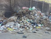 صحافة المواطن.. القمامة تحيط بمدرسة ابتدائية فى مسطرد 	