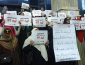 أهالى المسجونين بالعقرب ينظمون وقفة احتجاجية على سلالم نقابة الصحفيين