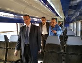 رئيس هيئة السكة الحديد يتفقد ورش عربات الركاب بكوم أبو راضى