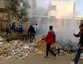 صحافة المواطن: بالصور.. حرق أكوام القمامة أمام مدرسة إمبابة الثانوية