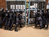 بالصور..القبض على منافس الرئيس الأوغندى موسيفينى وسط وتوترات فى الشارع