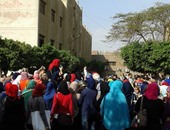 وقفة احتجاجية لطلاب معهد فنى صحى إمبابة للمطالبة بالحصول على درجة "ممرض"