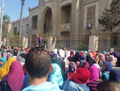 بالصور.. تظاهر طلاب المعهد الفنى الصحى أمام ديوان عام محافظة الغربية