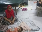 بالصور.. أطفال بمستشفى فاقوس العام فى الشرقية يرقدون على الأرض 