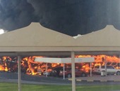 بالصور.. حريق ضخم بمدينة جامعية فى الشارقة بالإمارات يلتهم 16 سيارة