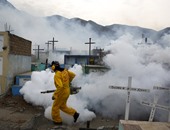 بالصور.."بيرو" تبُخر الأحياء السكنية والمقابر لمواجهة فيروس "زيكا"