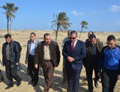 بالصور .. محافظ كفر الشيخ يتفقد مشروع الرمال السوداء بالبرلس