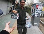 مرشحو الانتخابات التشريعية بإيران يستقطبون الناخبين بـ"شيكولاته وأيس كريم"