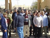 بالصور.. وقفة لـ26 عاملا من مصنع "شيبسى أسيوط" احتجاجا على فصلهم دون أسباب