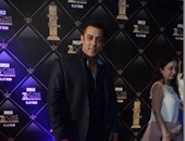بالصور..أميتاب باتشان وسالمان خان وديبيكا بادوكون يحصدون جوائز Zee Cine