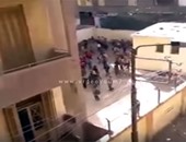 بالفيديو.. تلاميذ مدرسة بالمحلة يرقصون على أنغام “لو لعبت يا زهر”
