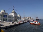 القاطرات البحرية تُطلق نافورات المياه احتفالاً بافتتاح قناة ميناء بورسعيد