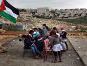 بالصور .. فصول أطفال "الضفة" فى العراء بعد قصف قوات الاحتلال للمدارس