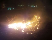 بالصور.. حريق مخلفات "مصرف السيل" فى أسوان