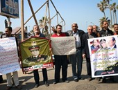متظاهرون يحتفلون بخطاب الرئيس السيسى فى ميدان القائد إبراهيم بالإسكندرية