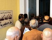 الشرطة تخرج مرشحة وجهت الناخبين من لجنة بانتخابات "العلميين" بالإسكندرية 