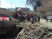 بالصور.. سكان أبو شنب يستغيثون بمحافظ الفيوم لنقل محول كهربى من وسط القرية