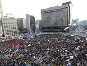 بالصور.. آلاف الكوريين الجنوبيين يتظاهرون فى سول ضد سياسات بارك كون هيه