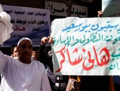 بالفيديو والصور..الموسيقيون يطالبون هانى شاكر بالعودة للنقابة بالطبل والمزامير