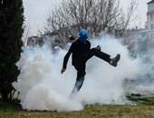 بالصور.. شرطة تركيا تستخدم المياه والغاز المسيل لتفريق محتجين أكراد	