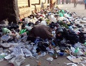القمامة تملأ شوارع مدينة أسوان بسبب إضراب المؤقتين بمشروع النظافة