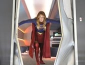بالصور..ميليسا بينويست تنقذ القطار من الانفجار فى رابع حلقات"Super Girl"