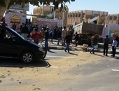 صحافة المواطن.. سيارة نقل تنحرف وتحطم سور مدرسة فى "القاهرة الجديدة"