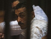بالصور.. متهم تغيب محاميه عن قضية اقتحام سجن بورسعيد: "أحسن إن شا لله عنه ما جه"