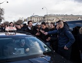 سائقو السيارات السياحية يهددون حكومة فرنسا بموجة من العنف وإضرام النيران