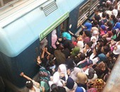 صحافة مواطن.. تكدس قطارات مترو الأنفاق بعد عودة حركة السير لطبيعتها