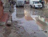 "صحافة المواطن".. شوارع "قصر الباسل" بالفيوم تغرق فى مياه الصرف الصحى