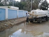 حى الأربعين ينهى أزمة مياه الصرف بمنطقة السادات بالسويس