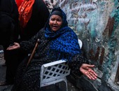 بالفيديو والصور.. .. مسنة بتل العقارب تتوسل لمحافظ القاهرة للحصول على شقة