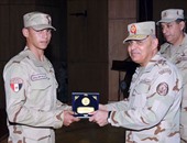 وزير الدفاع يلتقى قادة وضباط وجنود المنطقة الغربية العسكرية