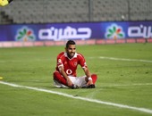 أصحاب الكافتيريات يجذبون زوار المعرض بعرض مباراة الأهلى والزمالك