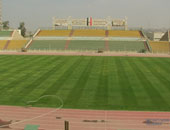 المقاولون يطور أرضية استاد الجبل الأخضر بعد شكوى اللاعبين