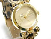 ضبط مضيف جوى حاول تهريب 16 ساعة يد بمطار القاهرة