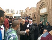 بالصور.. انتهاء مراسم دفن جثمان يارا طارق فى مقابر الوفاء والأمل بمدينة نصر