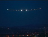 بالصور.. "2 Solar Impulse" أول طائرة فى العالم تعمل بالطاقة الشمسية.. تحركت أمس من دبى ووصلت لعمان والآن فى طريقها للهند.. الطائرة تغير طيارها فى كل محطة وهدفها لف العالم فى 5 أشهر بدون نقطة وقود