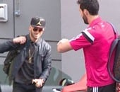 بالفيديو.. أربيلوا يوبخ "خيسى" لتأخره على حافلة ريال مدريد