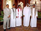 تداول صورة لأمير قطر السابق برفقة قيادات من الحوثيين