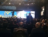 توافد الوزراء على قاعة المؤتمرات استعدادًا لكلمة إبراهيم محلب